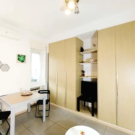 Leaf Apartment Como